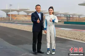 师炜成为中国首位F1学院赛事外卡车手图片