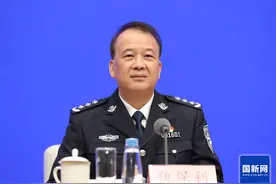 如何进一步深化户籍制度改革？公安部答红星新闻：稳步推进身份证补换领等“全程网办”图片