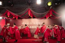 曲阜集体婚礼上演“中式”浪漫图片