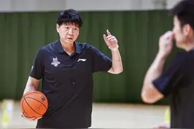 山东高速男篮举行媒体公开课，邱彪：打出团队篮球，必须重返季后赛图片