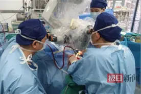 只能瞅到正前方，左右两边一抹黑！男子被脑子里的肿瘤“偷”了视力图片
