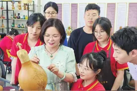 校园工匠|孙正妍：葫芦上铁笔生花图片