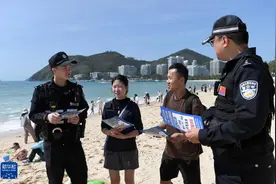 海南三亚：守护海岸线保平安图片