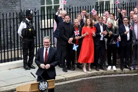 英国组建史上“女性部长最多”内阁，16岁辍学的她成副首相，还诞生首位女财政大臣图片