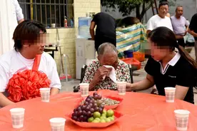 妈妈带着1岁儿子和“算命先生”私奔后被拐卖：失散40年后儿子回家，父亲已病逝图片
