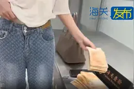 杭州萧山机场海关查获旅客违规携带超量货币进境，44万元港币缠在女性旅客腰上图片