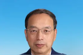周天任国家消防救援局局长，长期从事城市防火、消防产品等研究图片