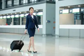国内首次！空姐上班不再穿高跟鞋，航司回应图片