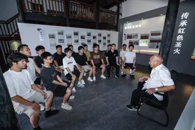 山乡开启暑期红色课堂图片