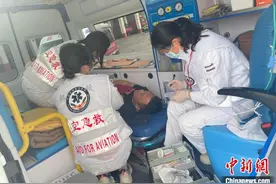 丽江飞往重庆航班上两名旅客突发疾病 飞机返航救助图片