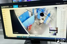 女游客在水上乐园冲澡时意外发现：摄像头正实时拍摄图片