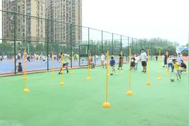 小学生“挑战校园吉尼斯”！开学美丽日 动手又动脑图片
