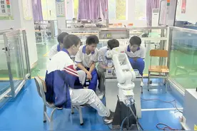 “订单班的学生就是受欢迎”，广东探路产学融合批量培育“能工巧匠”｜改革开放45周年广东调研行图片