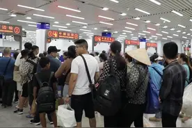 中越边境广西东兴口岸出入境旅客突破500万人次图片
