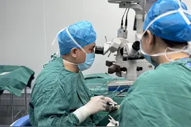 高度近视合并白内障 湘潭爱尔仁和医院“飞白+三焦”化解患者心头病图片