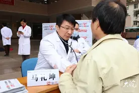 小叶医探｜什么样的胸痛可能是心梗？出现这些症状或是“心脏”在求救图片