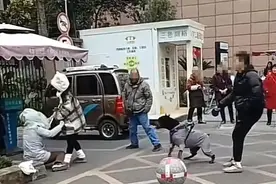 女子遛大型犬吓到路人：狗比你金贵 你凭什么说它图片