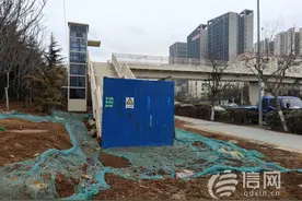 劲松五路天桥迟迟未投入使用 城管局回应将于近期复工图片