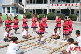 苗鼓苗拳进了花垣中小学图片