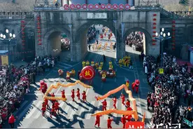 “金蛇献瑞 福满海州” 2025年连云港市海州区春节国风巡游盛大开幕！图片