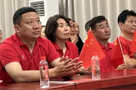 内蒙古姑娘杨柳斩获拳击女子66公斤级银牌，母亲：她在我心中是最棒的图片