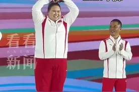 李雯雯再现经典“爱心动作”：下届奥运会再抱教练图片
