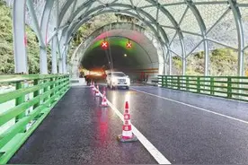 历时99天重建 雅康高速日地沟大桥恢复双向通车图片