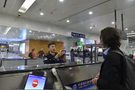 新增9国免签政策试行，浦东国际机场迎来新一批免签入境旅客图片