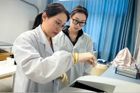 逐光而行 弘扬科学家精神︱李娜：做科研要顶天立地图片