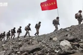泪目！父亲离世后，戍边战士收到了特殊的全家福图片