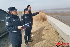 潍坊海警局昌邑工作站开展岸线联合巡逻检查图片