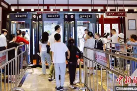 背诵《滕王阁序》免门票 江西南昌多景区再现“背书热”图片