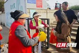 大通湖区北洲子镇：“时空信箱”寄哀思 鲜花祭祀成新风图片