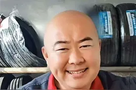 烟台90后小伙因长相走红！一开嗓更是惊艳图片