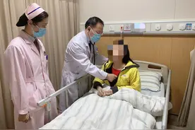 女子腿骨疼痛多年无法长时间行走，意外骨折后揪出真凶竟是“螃蟹病”图片