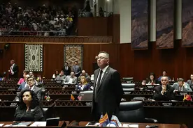 美国亚利桑那州参议院投票废除1864年堕胎禁令图片