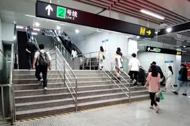 上海地铁11号线江苏路站17台自动扶梯已全部升级图片
