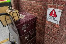 哈利波特9¾站台现身北京地铁：打卡年轻人不断图片
