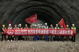 西渝高铁明通隧道施工取得关键性进展图片
