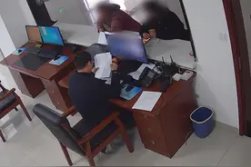 13岁男孩1个月花光全家4.3万积蓄，充值游戏、买三部手机送同学图片