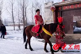 骑大马，抬花轿！菏泽东明县一对新人中式婚礼“显眼”出圈图片