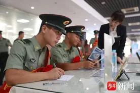 南京启动“送政策送技能送岗位进军营”图片