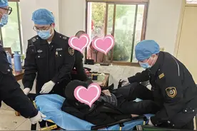 暖心！社区居民合力救助八旬老人图片