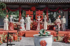 2024年青岛市新时代文明实践集体婚礼李沧专场举办，4对新人体验传统中式婚礼图片