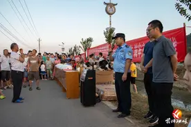 花垣：夏夜安全“赶秋会” ，警民齐心“话安全”图片