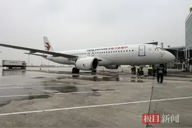 东航C919执飞汉沪快线， 旅客称机上看电影非常流畅图片