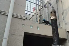 金茂湾小区有人占用消防通道养鸽子 被处罚后养殖面积扩大了图片