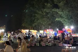 快递小哥为血癌妻子出摊，高级白领裸辞卖肉丸，浙里夜市浓缩人生百味图片