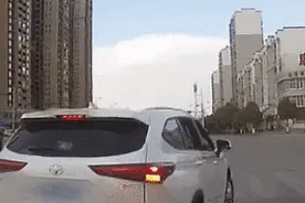 云南女骑警杨倩、赵亚萍，太飒了！图片