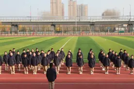 临汾一中第一附属学校：风华正茂显英姿 队列队形展风采图片